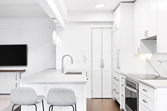 $875,000 | 260 West End Avenue, Unit 3C | Upper West Side