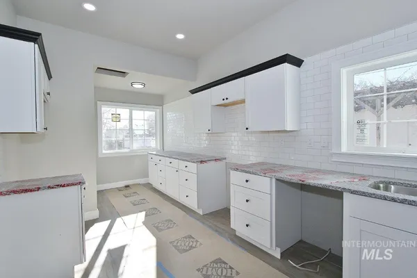 $395,000 | 121 Northwest 2nd Street, Ontario, OR 97914