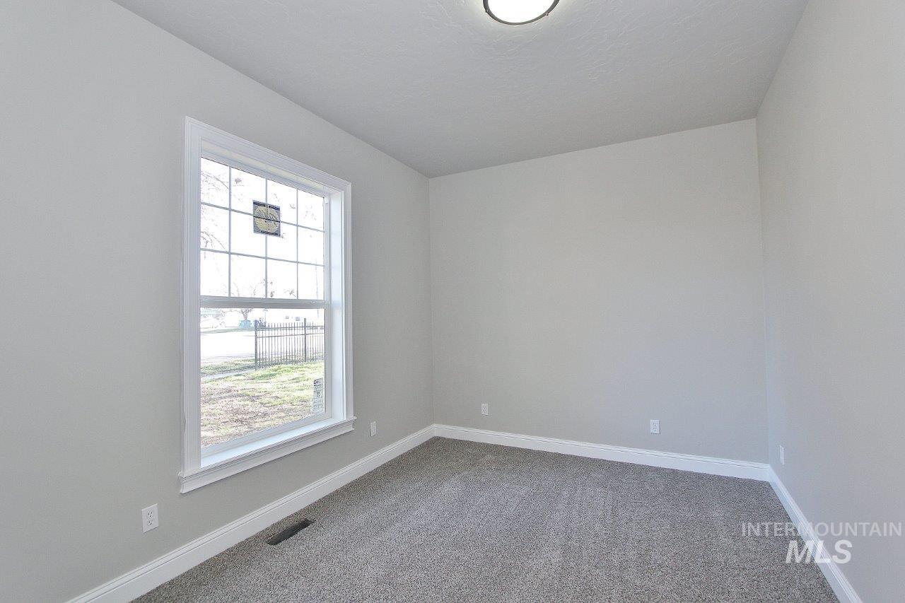 121 Northwest 2nd Street Ontario, OR 97914 - Photo 24 of 32 Empty room with baseboards and carpet flooring