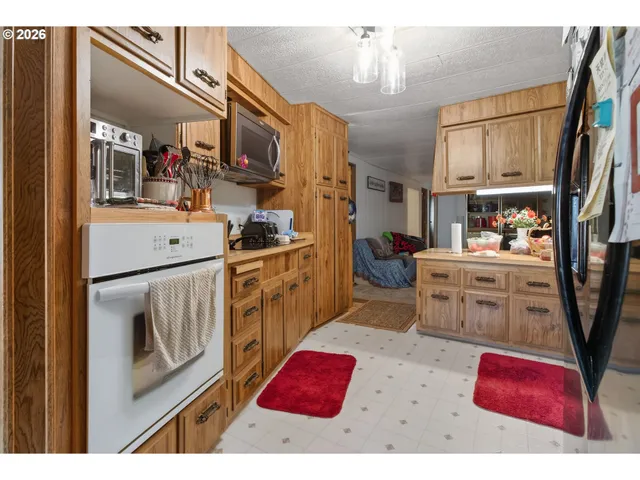 $60,000 | 1225 West 10th Avenue, Unit 18, Junction City, OR 97448