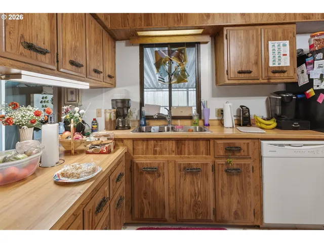 $60,000 | 1225 West 10th Avenue, Unit 18, Junction City, OR 97448