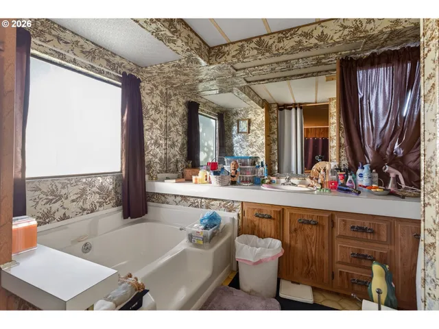 $60,000 | 1225 West 10th Avenue, Unit 18, Junction City, OR 97448