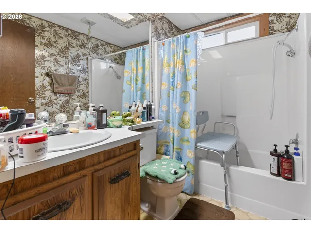 $60,000 | 1225 West 10th Avenue, Unit 18, Junction City, OR 97448