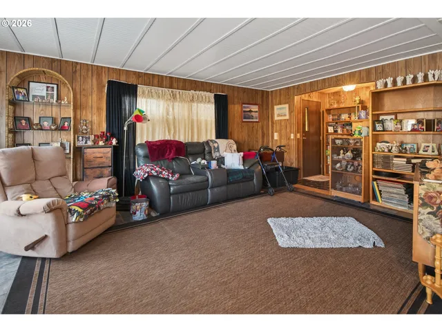 $60,000 | 1225 West 10th Avenue, Unit 18, Junction City, OR 97448