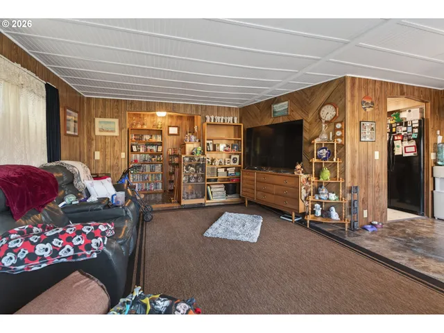 $60,000 | 1225 West 10th Avenue, Unit 18, Junction City, OR 97448