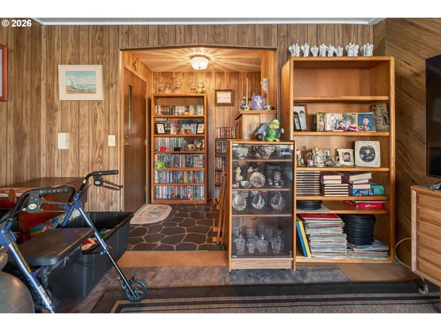 $60,000 | 1225 West 10th Avenue, Unit 18, Junction City, OR 97448