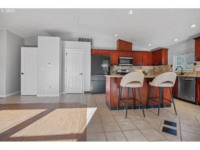 $535,000 | 2922 Southeast Hillyard Road, Gresham, OR 97080