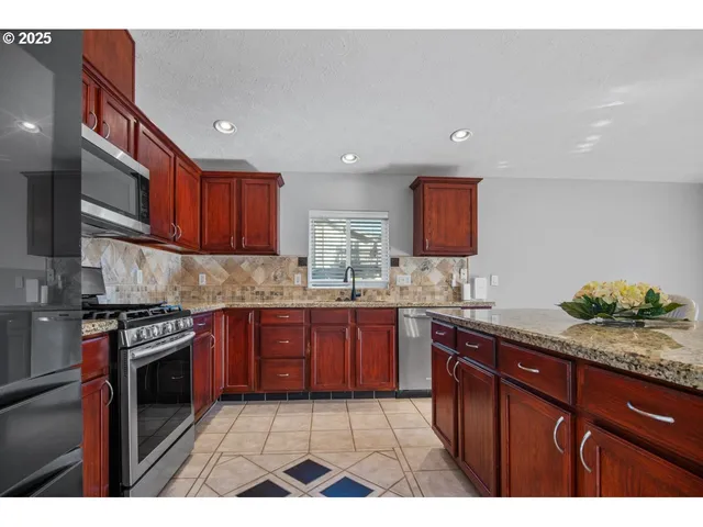 $535,000 | 2922 Southeast Hillyard Road, Gresham, OR 97080