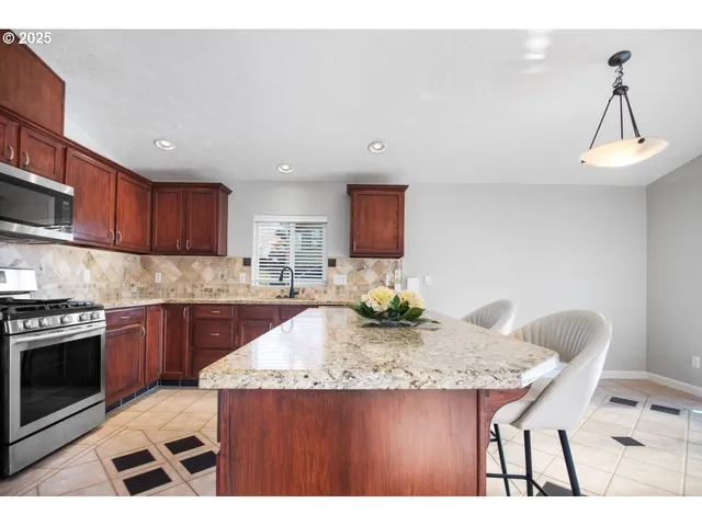 $535,000 | 2922 Southeast Hillyard Road, Gresham, OR 97080