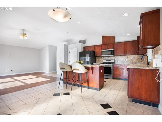 $535,000 | 2922 Southeast Hillyard Road, Gresham, OR 97080