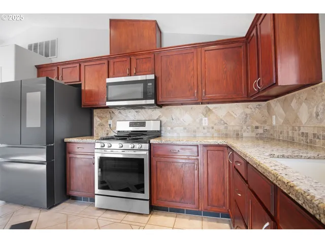 $535,000 | 2922 Southeast Hillyard Road, Gresham, OR 97080