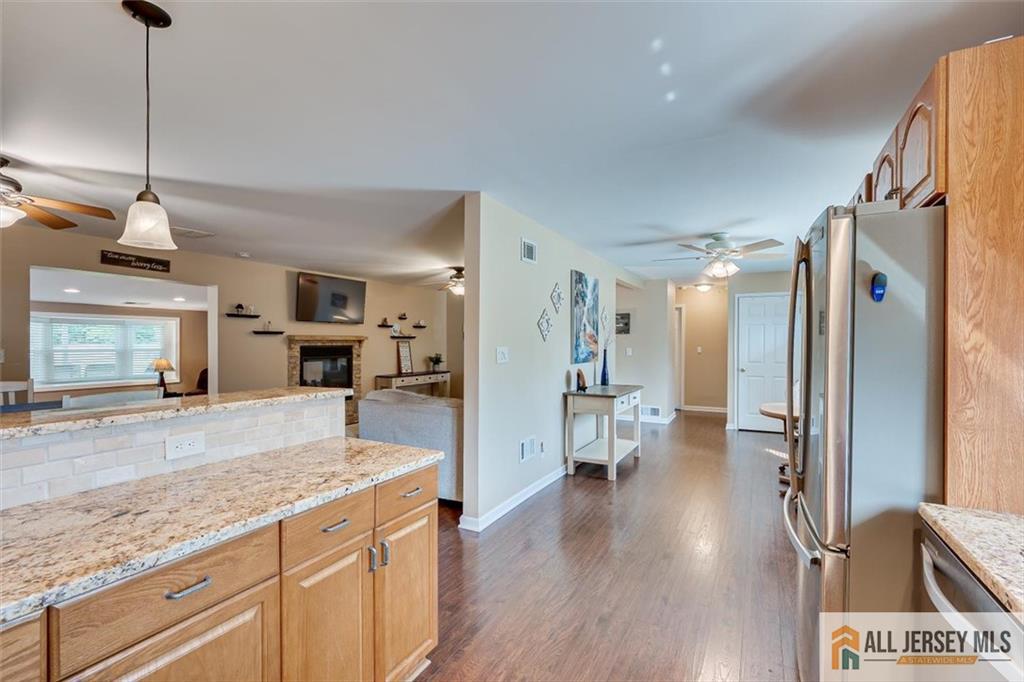 39 Kendall Road Kendall Park, NJ 08824 - Photo 13 of 41