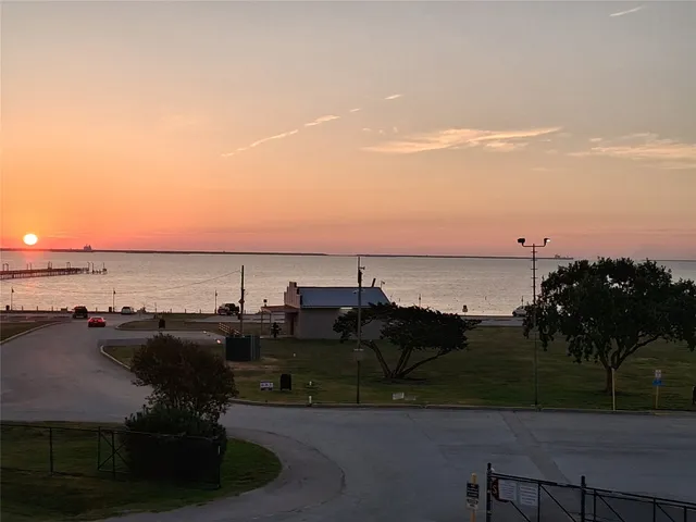 $375,000 | 709 North Bayshore Drive, La Porte, TX 77571