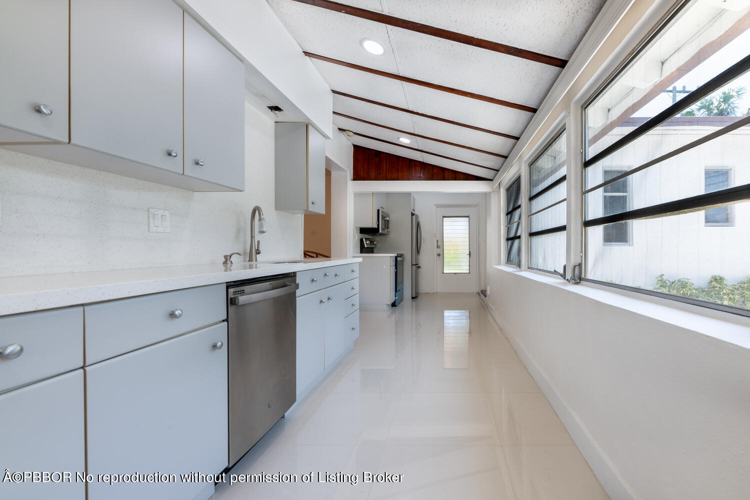 358 Putnam Ranch Road West Palm Beach, FL 33405 - Photo 4 of 13 348 Putnam Ranch Rd West Palm-large-010-