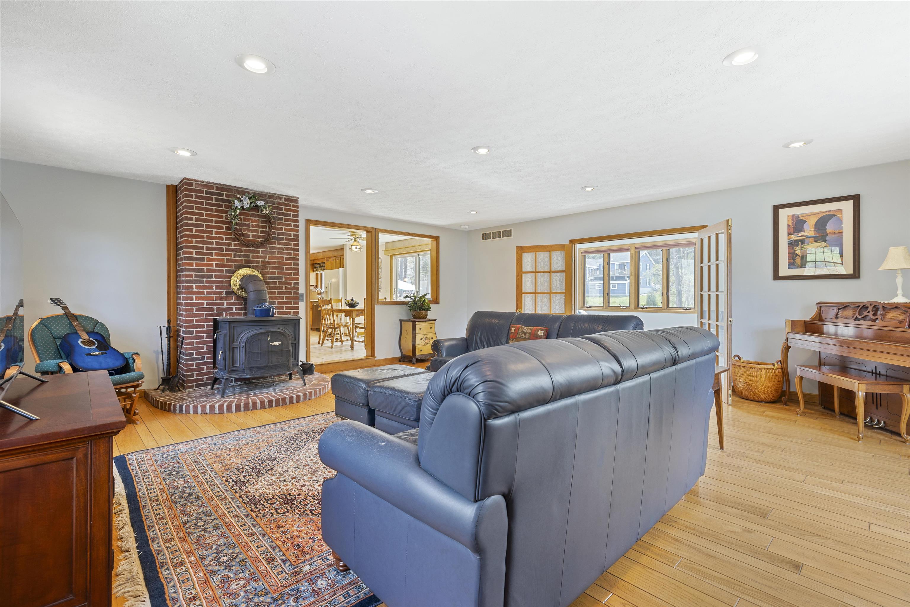 44 Pemberton Road Nashua, NH 03063 - Photo 19 of 28 Gallery Image 19