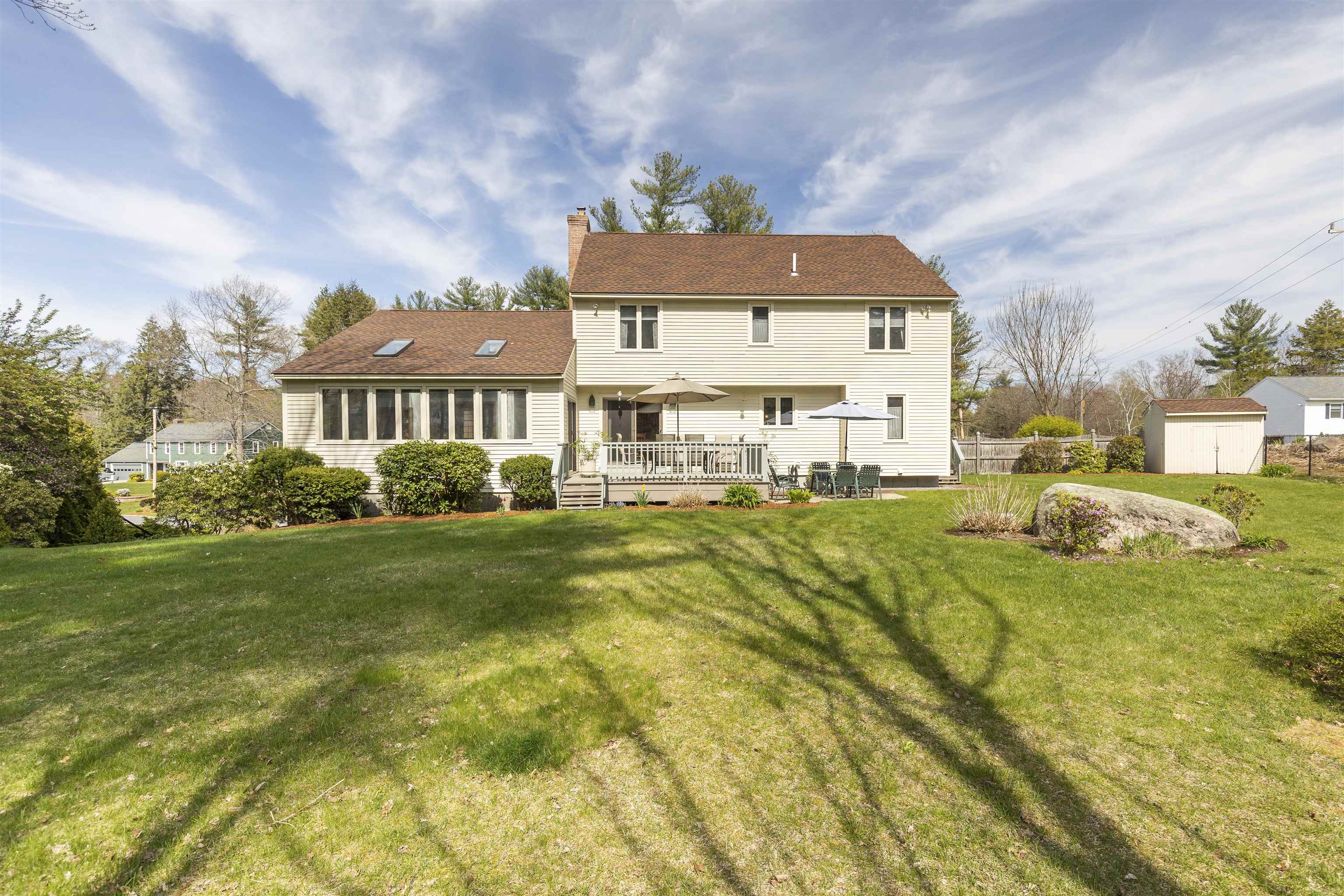 44 Pemberton Road Nashua, NH 03063 - Photo 3 of 28 Gallery Image 3