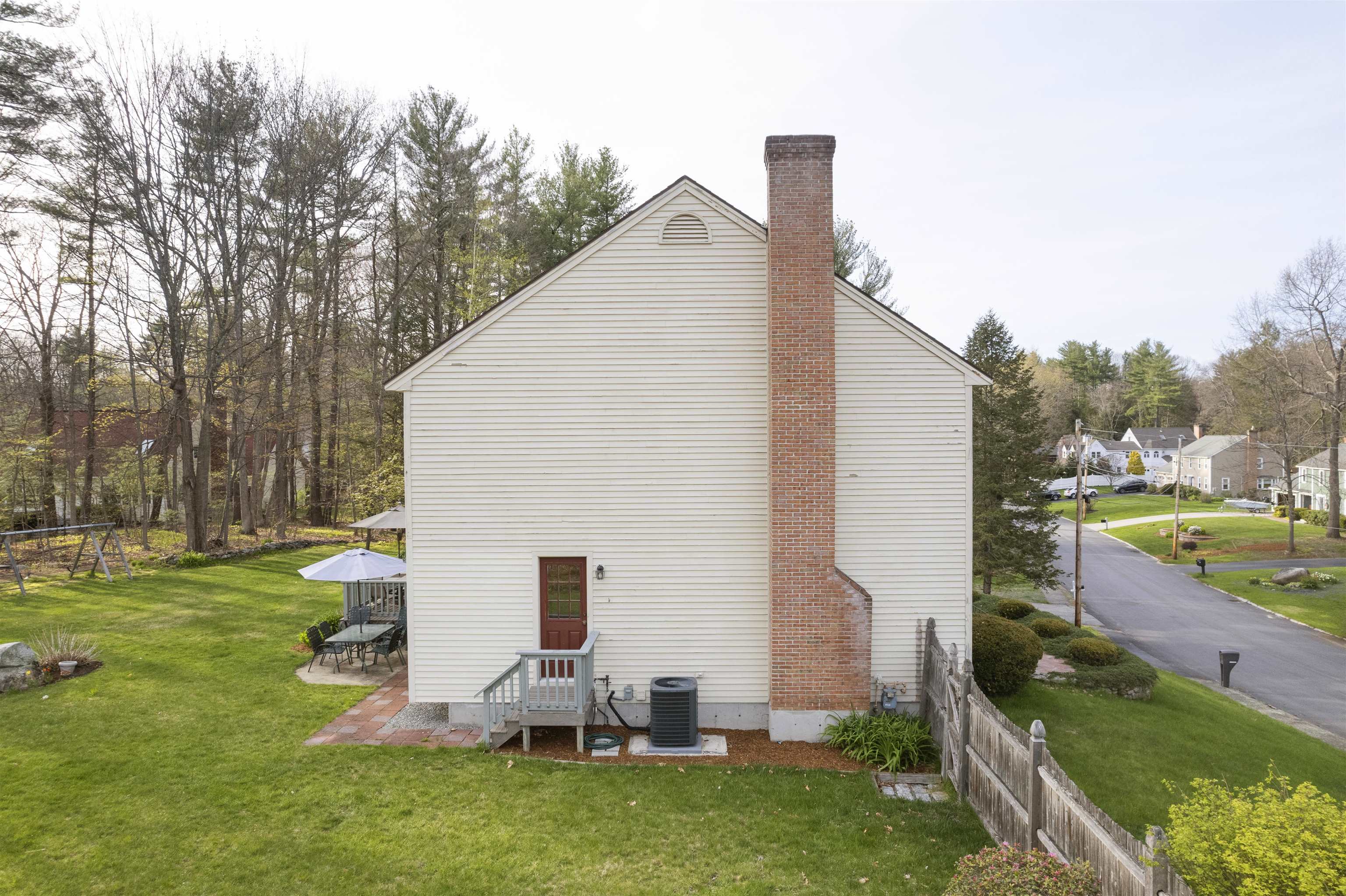 44 Pemberton Road Nashua, NH 03063 - Photo 4 of 28 Gallery Image 4