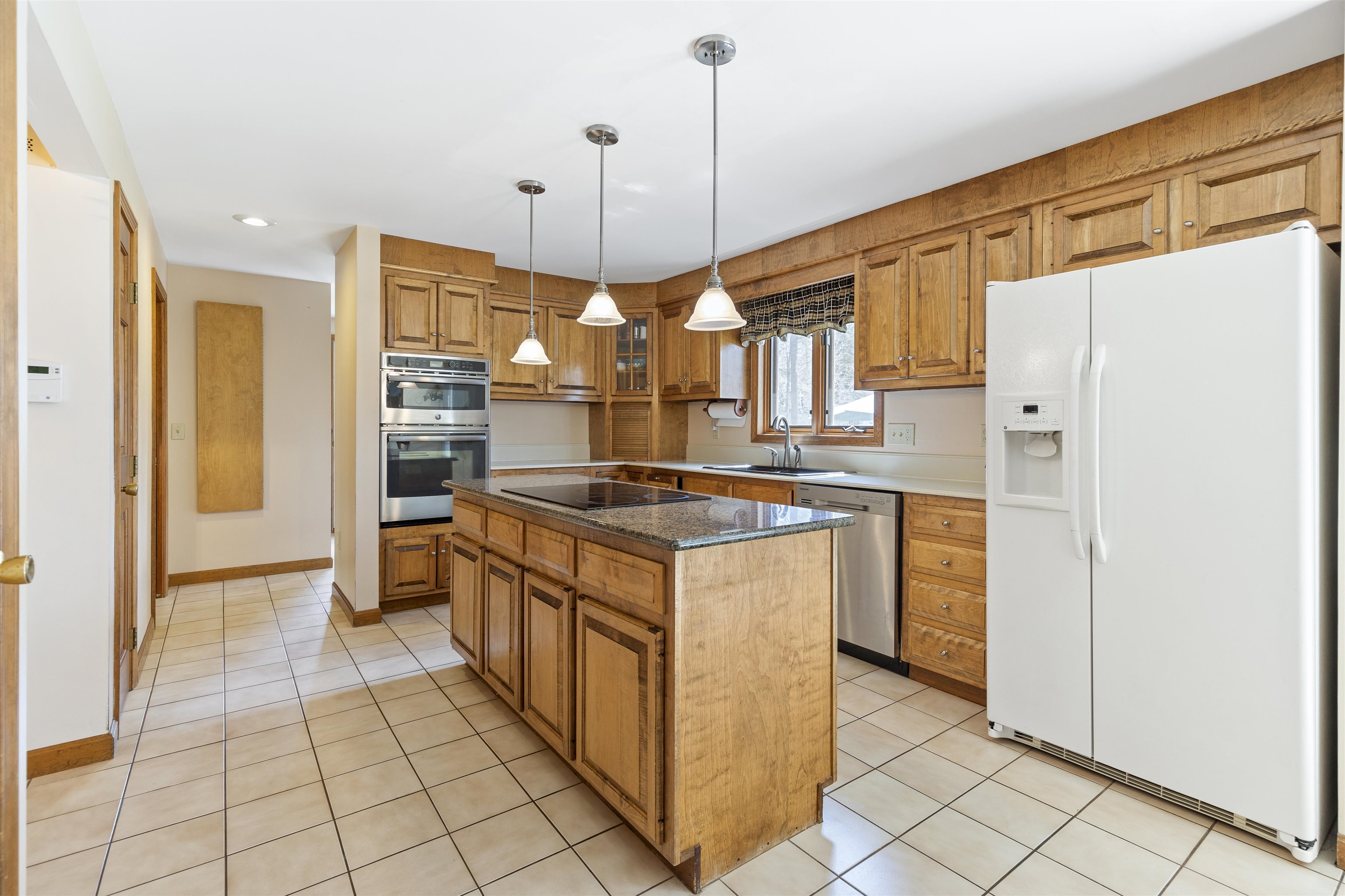 44 Pemberton Road Nashua, NH 03063 - Photo 10 of 28 Gallery Image 10