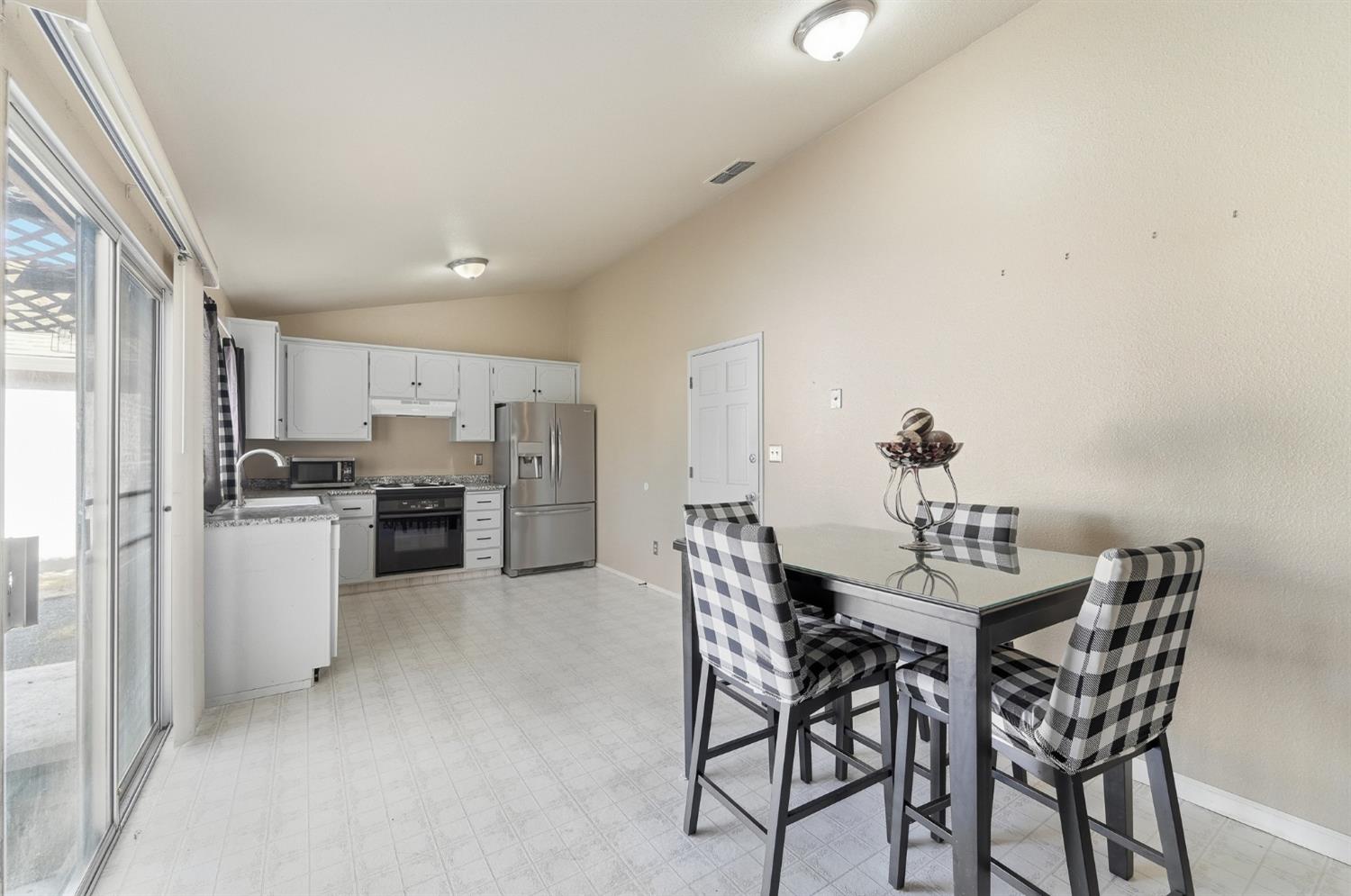 2037 Zeeland Court Modesto, CA 95356 - Photo 11 of 32