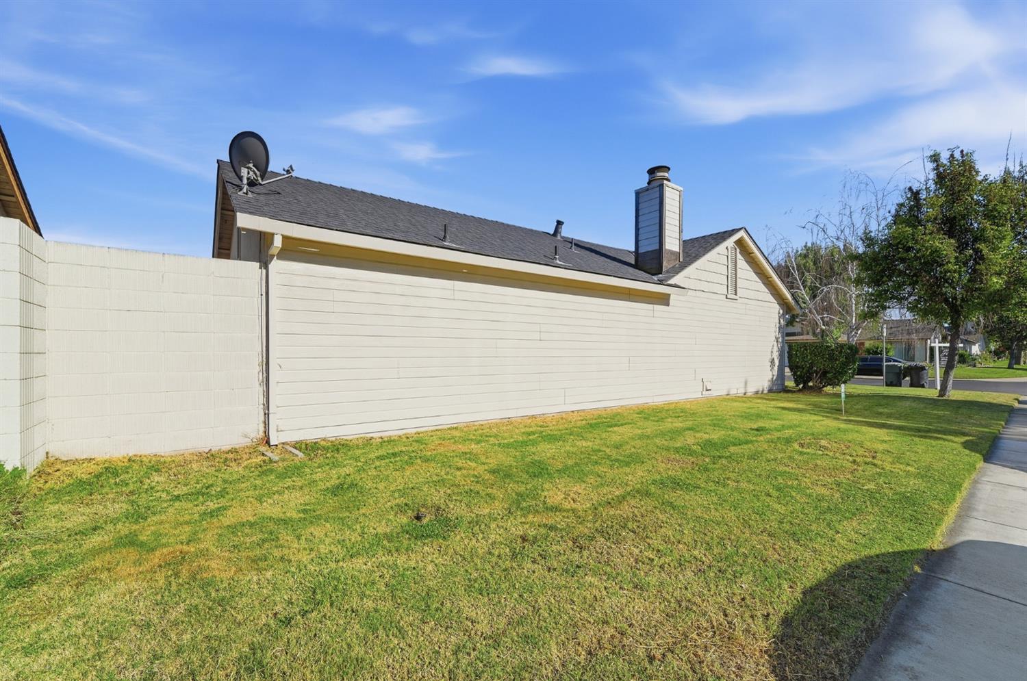 2037 Zeeland Court Modesto, CA 95356 - Photo 4 of 32