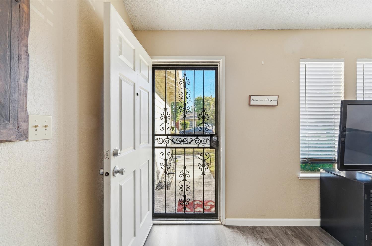 2037 Zeeland Court Modesto, CA 95356 - Photo 6 of 32