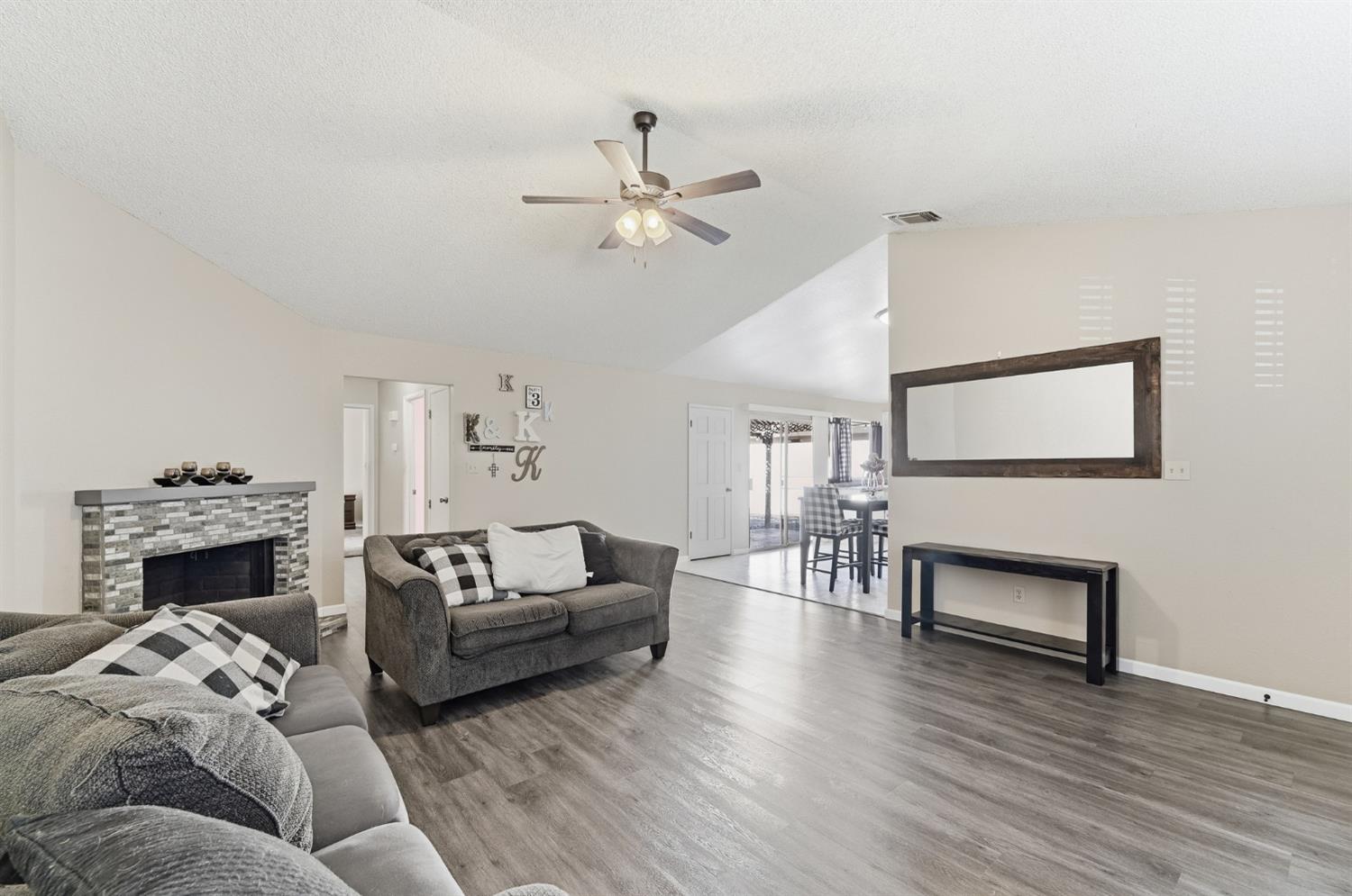 2037 Zeeland Court Modesto, CA 95356 - Photo 8 of 32