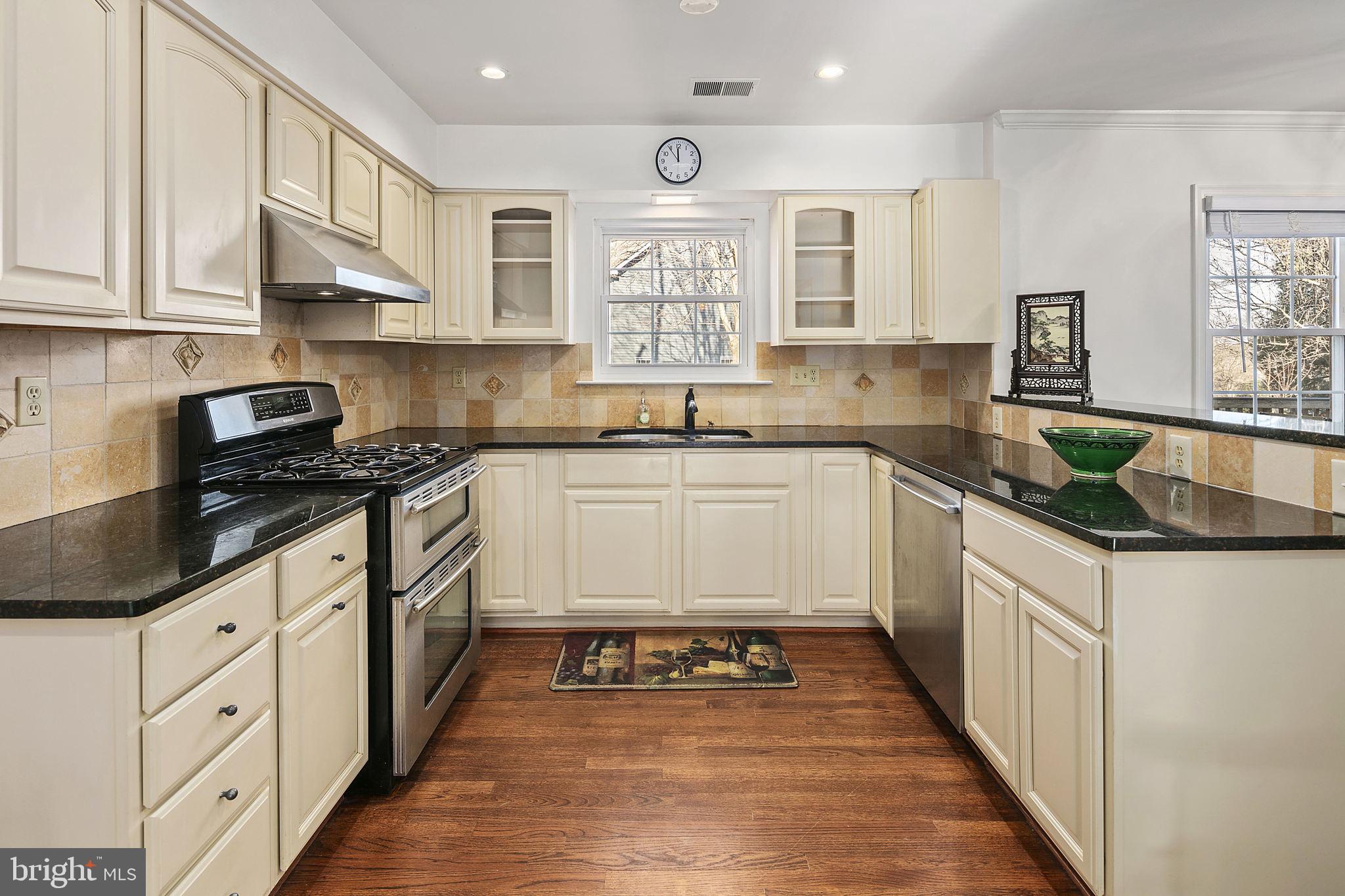 11050 Bishopsgate Court Reston, VA 20194 - Photo 15 of 62 Kitchen