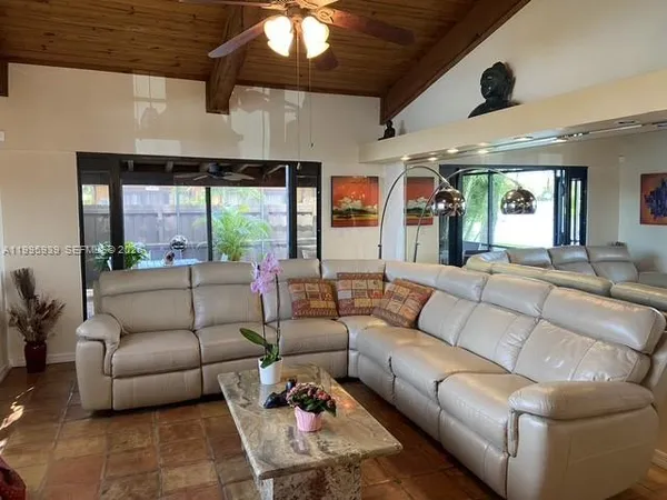 $3,000 | 10361 Juniper Court, Unit 10361, Pembroke Pines, FL 33026