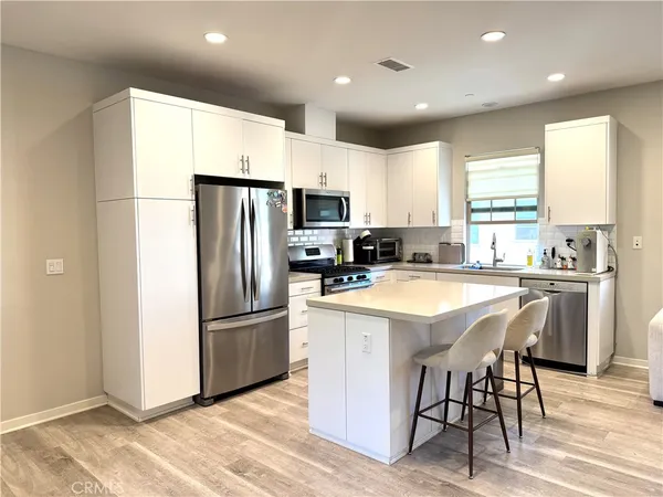$3,850 | 149 Tubeflower, Irvine, CA 92618