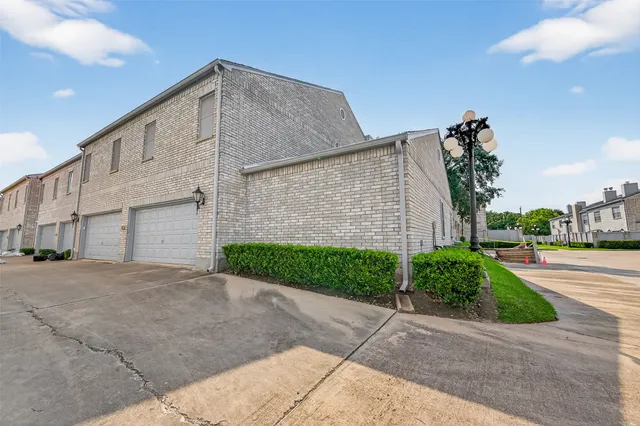 $209,000 | 360 Wilcrest Drive, Unit 360, Houston, TX 77042