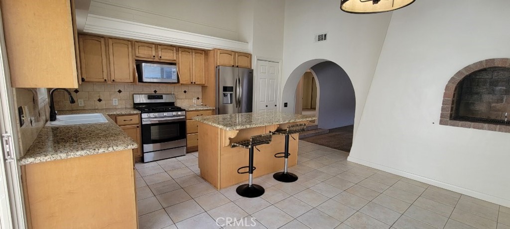 5325 Surfrider Way Oxnard, CA 93035 - Photo 11 of 27 Kitchen