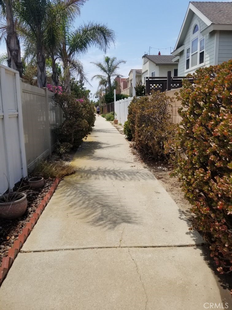 5325 Surfrider Way Oxnard, CA 93035 - Photo 15 of 27 Path to beach