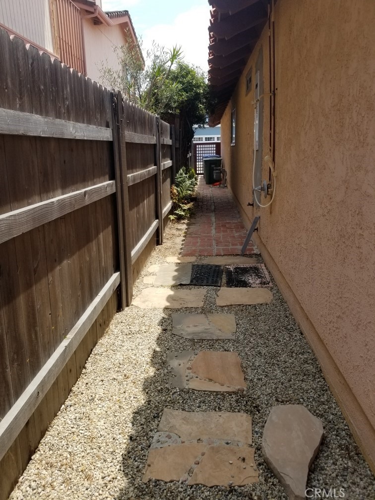 5325 Surfrider Way Oxnard, CA 93035 - Photo 18 of 27 Side of house yard