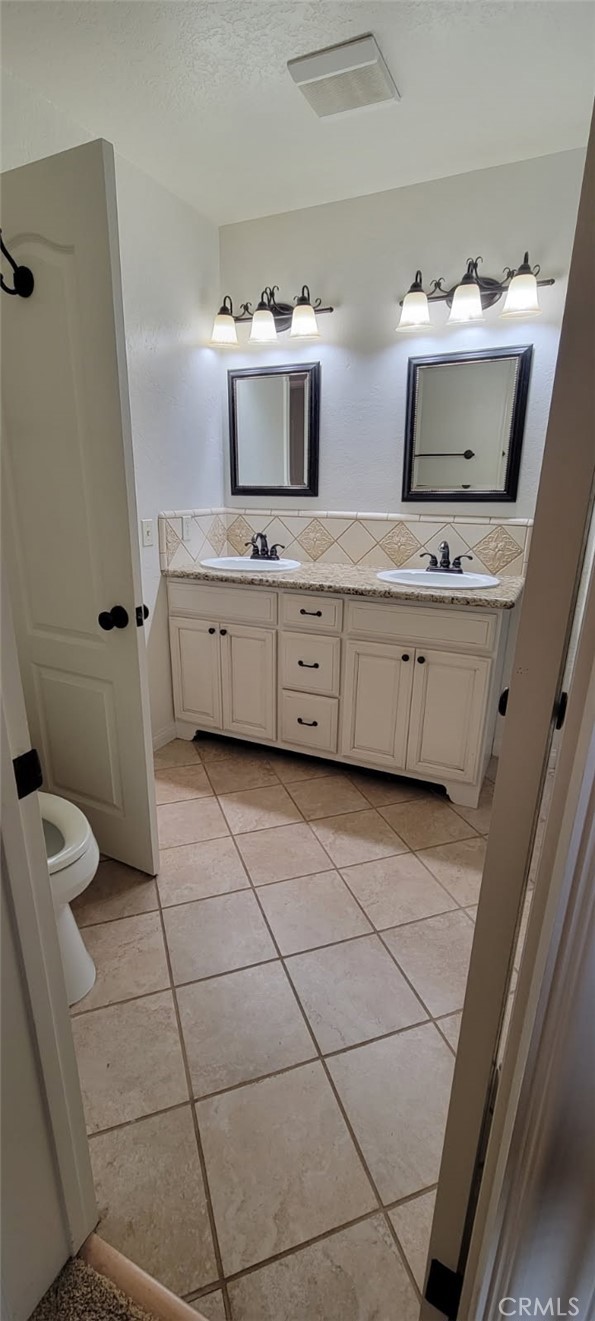 5325 Surfrider Way Oxnard, CA 93035 - Photo 22 of 27 Bathroom entrance from bedroom and hallway