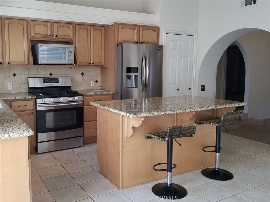 5325 Surfrider Way Oxnard, CA 93035 - Photo 8 of 27 Kitchen