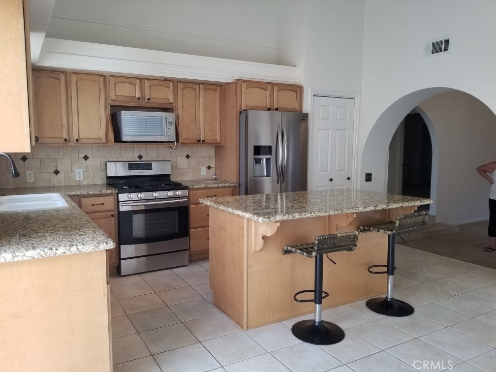 5325 Surfrider Way Oxnard, CA 93035 - Photo 9 of 27 Kitchen