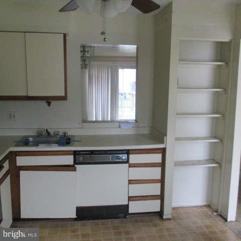 6935 Rockfield Road Baltimore, MD 21244 - Photo 10 of 23 Kitchen