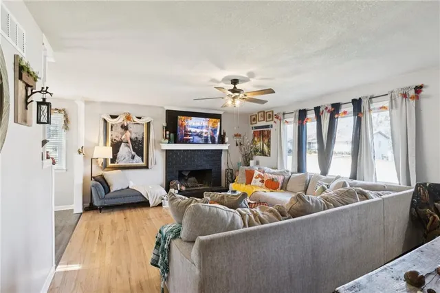 $275,000 | 1316 Delaware Street, Pleasant Hill, MO 64080