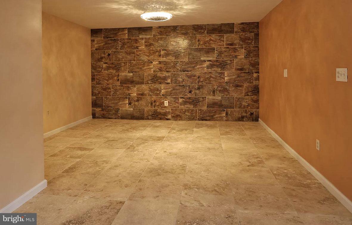 747 Garden Drive Harrisburg, PA 17111 - Photo 16 of 34 a view of wooden door