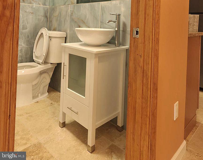 747 Garden Drive Harrisburg, PA 17111 - Photo 20 of 34 a bathroom with a sink and toilet