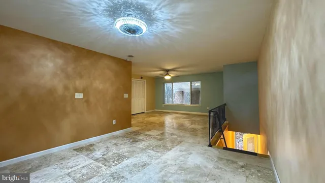 a view of empty room with window