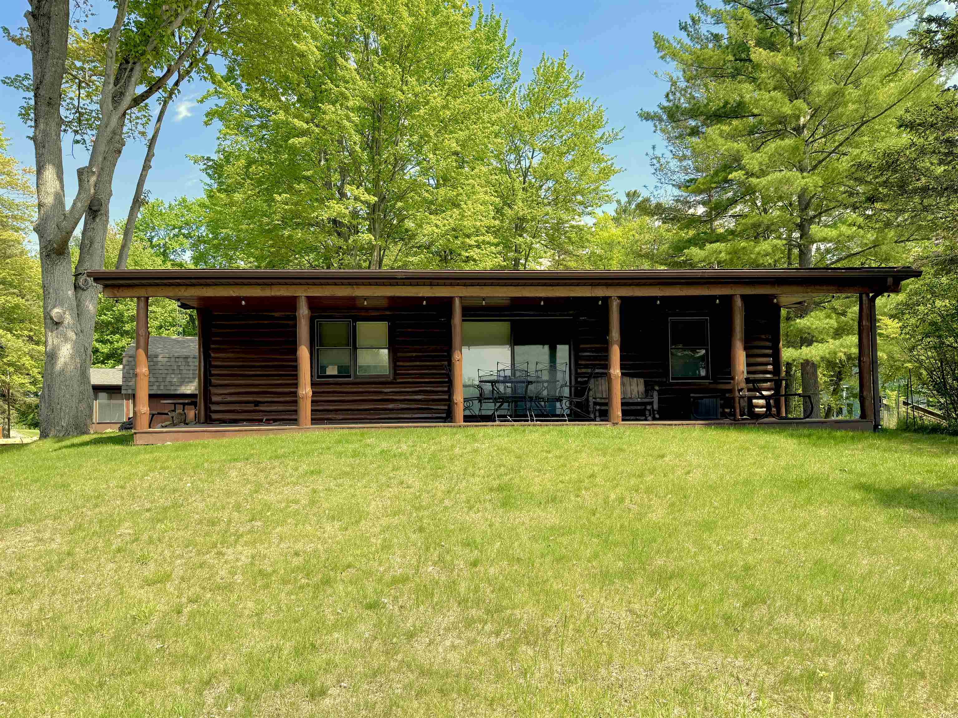 1627 Riverside Drive Gladwin, MI 48624 - Photo 4 of 53