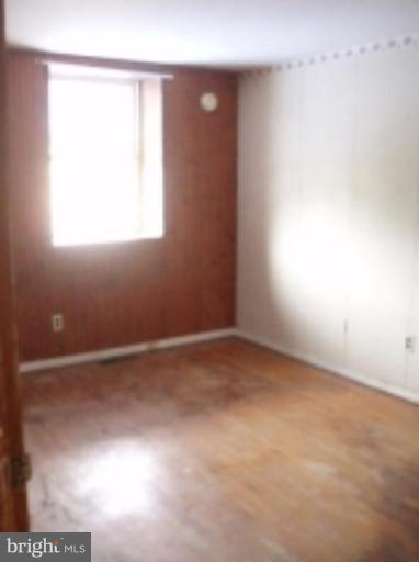 3031 Mallview Road Baltimore, MD 21230 - Photo 4 of 4 an empty room with a window