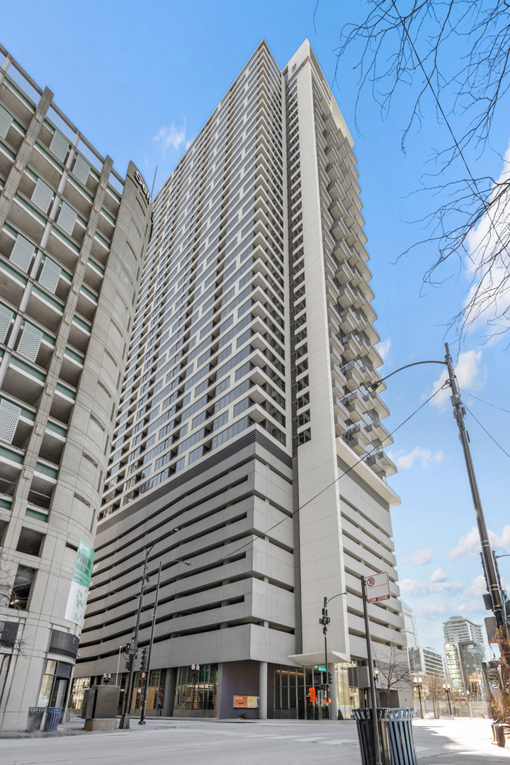 235 West Van Buren Street, Unit 3218 Chicago, IL 60607 - Photo 2 of 21