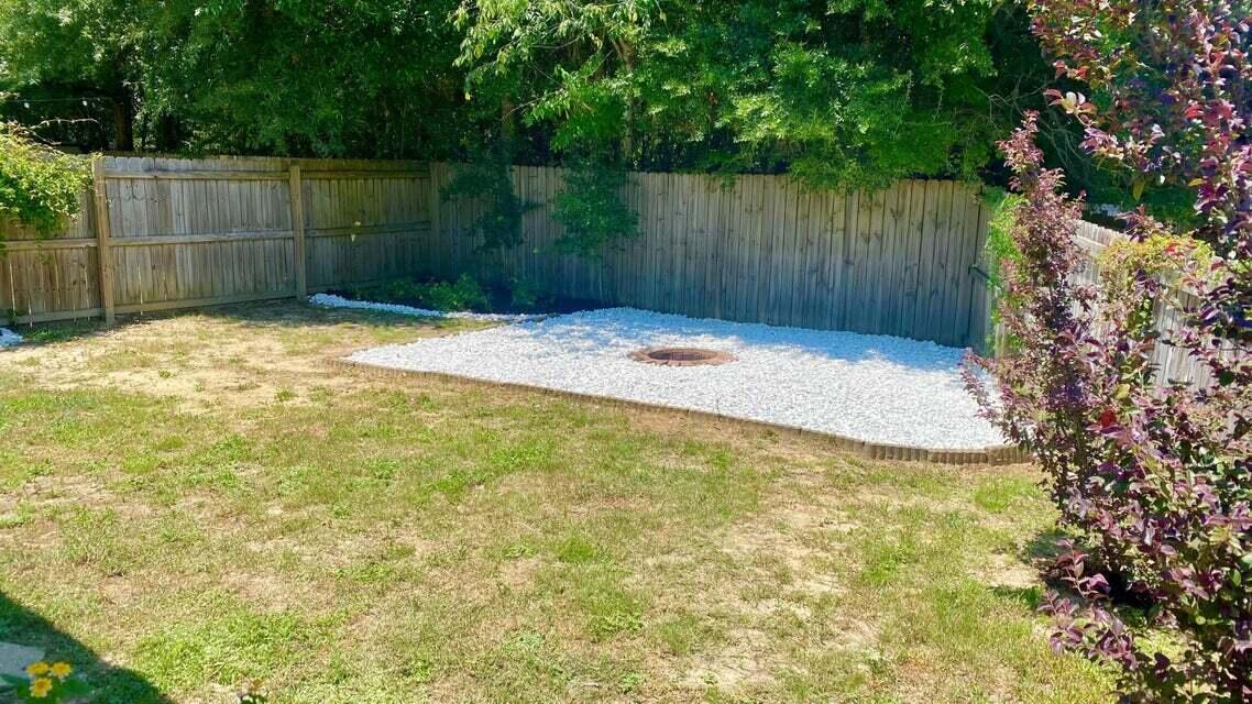 102 Lear Court Crestview, FL 32539 - Photo 36 of 37 a bathroom with a small yard