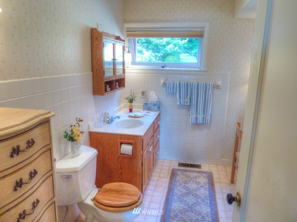 34374 Pilot Point Road Northeast Kingston, WA 98346 - Photo 12 of 23 Gallery Image 12