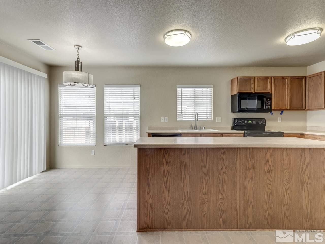 8931 Kemmer Street Reno, NV 89506 - Photo 4 of 21 Photo 4