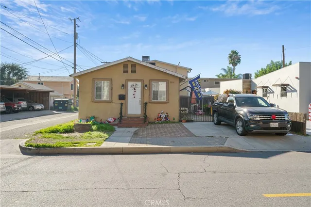 $1,095,000 | 2014 Peyton Avenue, Burbank, CA 91504