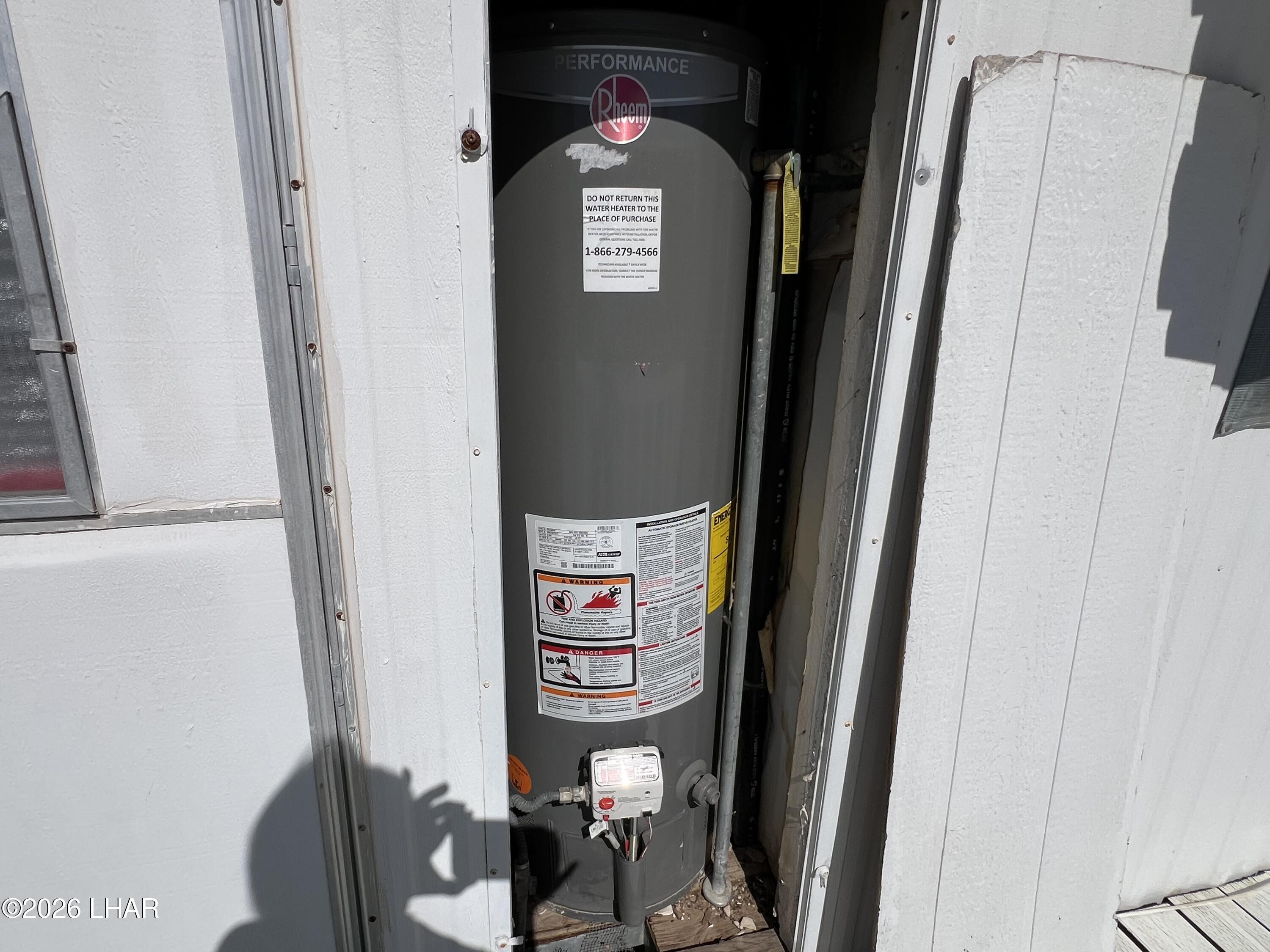 776 Granada Drive Quartzsite, AZ 85346 - Photo 10 of 39 Newer Hot Water Heater