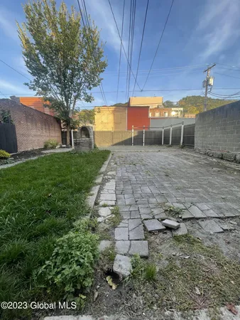 $1,600 | 198 4th Street, Unit 2, Troy, NY 12180